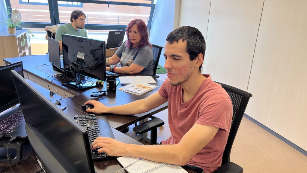 Review of audiovisual pieces and content at MNX Online