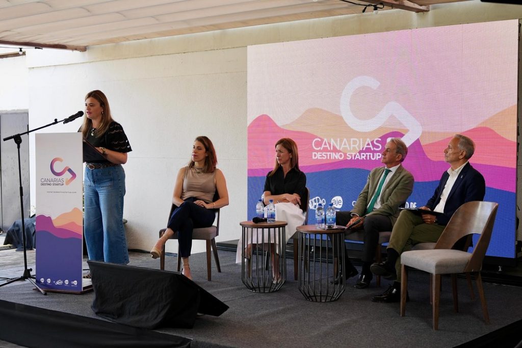 Speakers and attendees at Canarias Destino Startup 2025