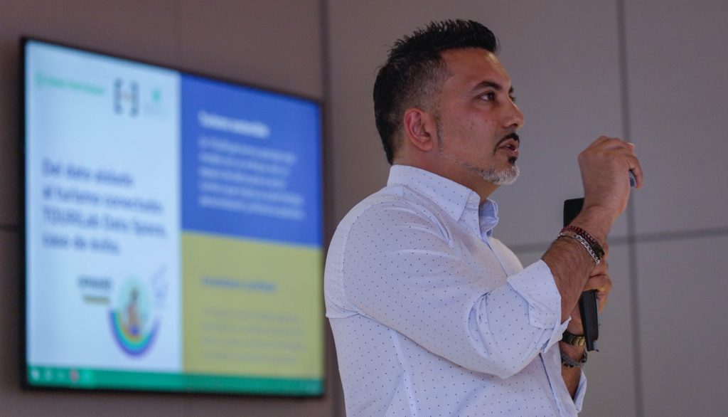 Mannix Manglani speaking on data spaces applied to tourism