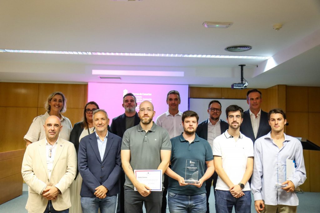 Group photo with teams at the 1st IndesIA Datathon for the Canary Islands